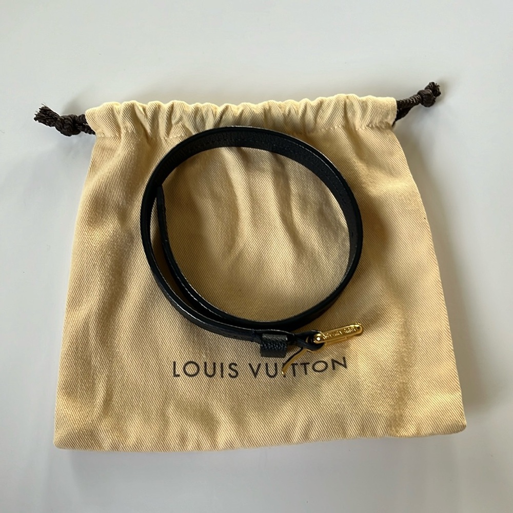 Louis Vuitton navy blue buckle collar